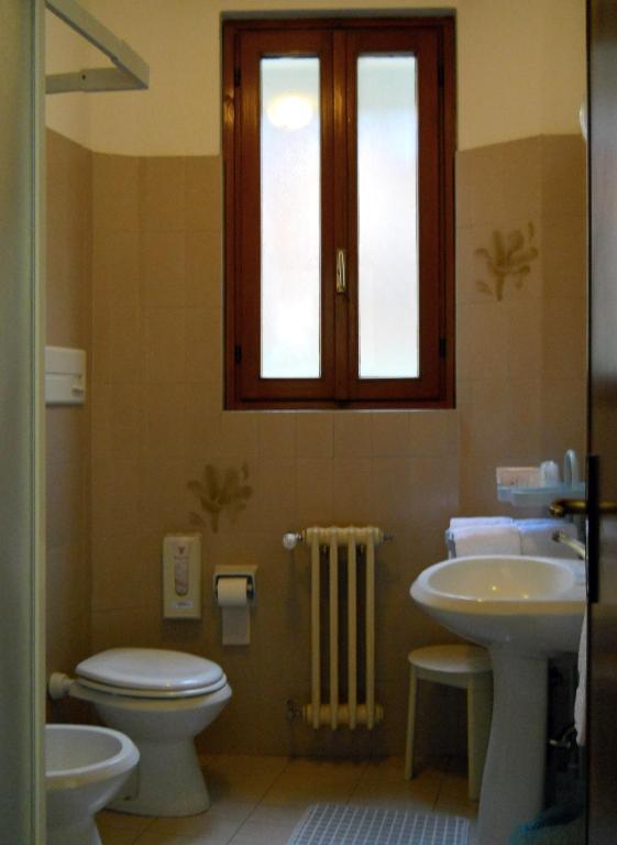 Hotel Del Pesce Luino Δωμάτιο φωτογραφία