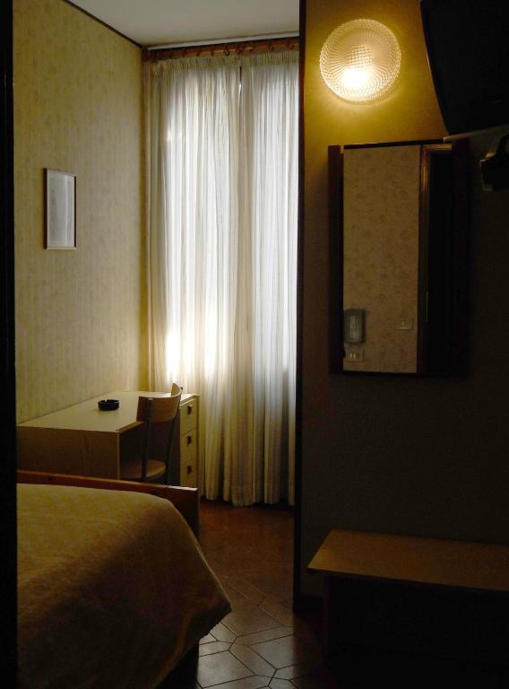 Hotel Del Pesce Luino Δωμάτιο φωτογραφία
